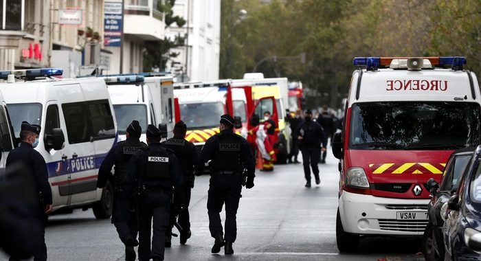 Attacco vicino ex sede Charlie Hebdo, quattro accoltellati