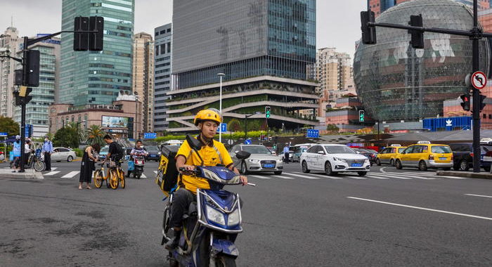 Borsa, Hong Kong apre poco mossa