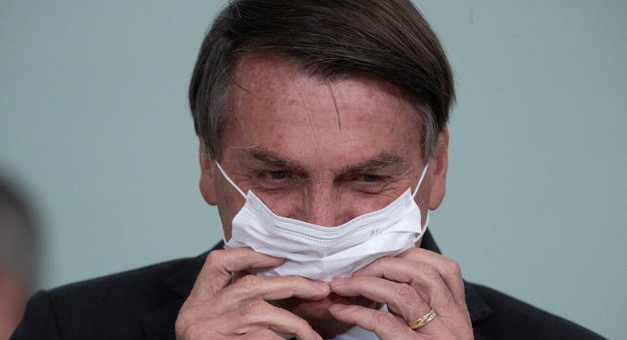 Brasile: calcolo alla vescica, Bolsonaro dovrà operarsi