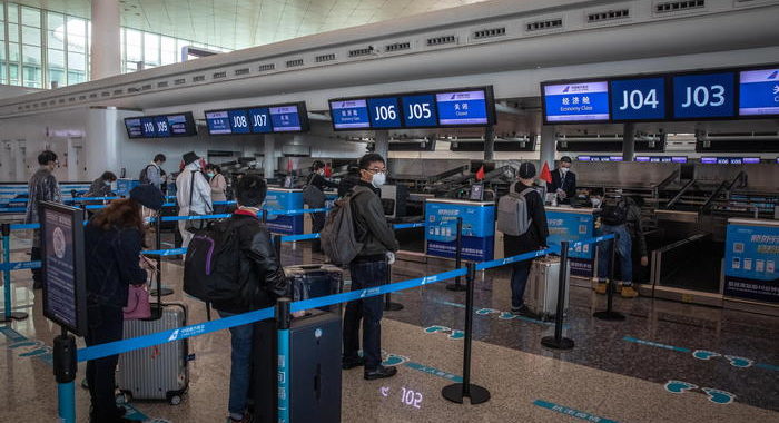 Coronavirus: a Wuhan primo volo internazionale dopo 8 mesi