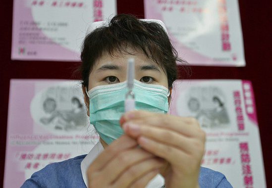 Coronavirus: Hong Kong, vaccino spray nasale ai test clinici