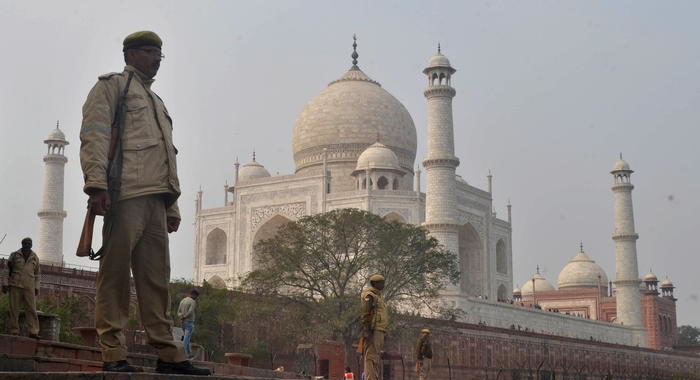 Coronavirus, India riapre il Taj Mahal