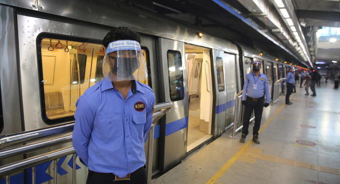 Coronavirus, riparte la metro a Delhi e Mumbai dopo sei mesi