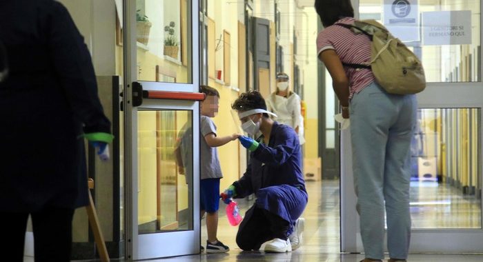 Crema: sospetto caso Covid,classe a casa