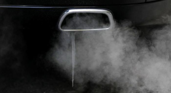 Dieselgate: Pe, test Ue su emissioni auto solo su strada