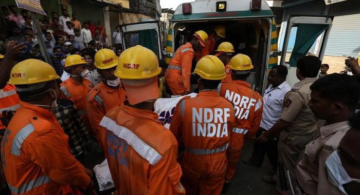 India: crolla edificio, 10 morti e 25 dispersi