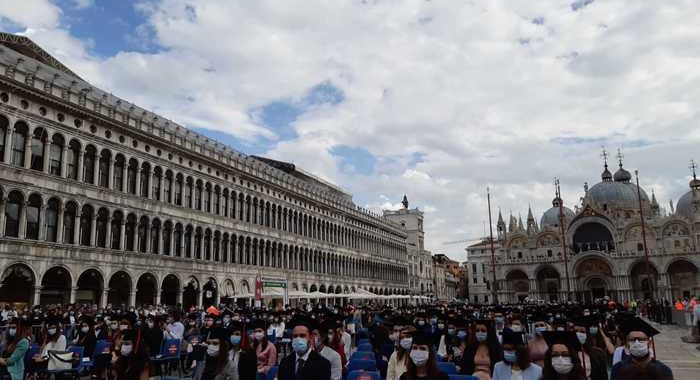 Lauree Venezia tornano all’aperto in Piazza San Marco