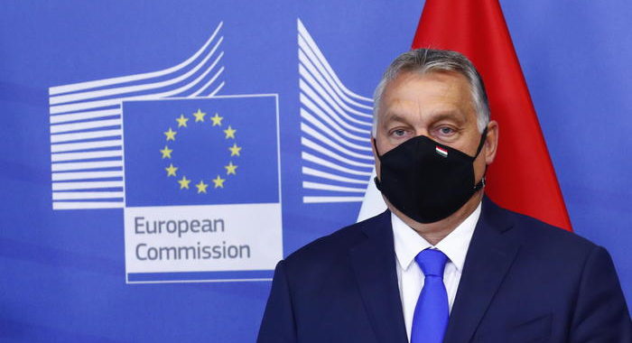 Orban, ‘Jourova offende ungheresi,si dimetta’