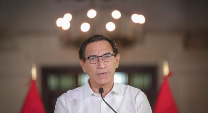 Perù: Vizcarra accusa il Congresso di ‘cospirazione’