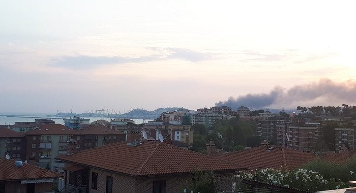 Rogo porto Ancona: Comune, scuole e parchi chiusi