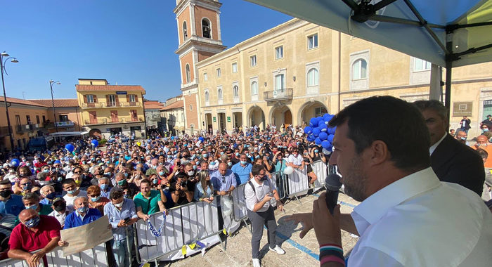 Salvini, la Campania non ha bisogno di cabarettisti