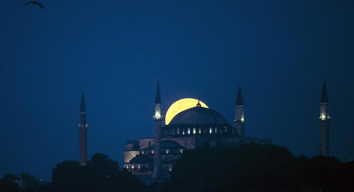 Turchia: ministro, Isis preparava attentato a Santa Sofia