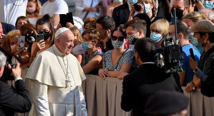 Turismo sconta la crisi più nera, appello del Papa