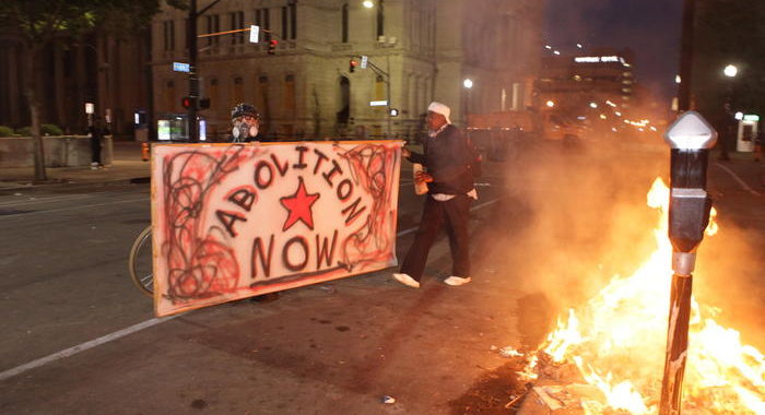 Usa: spari contro secondo agente a Louisville