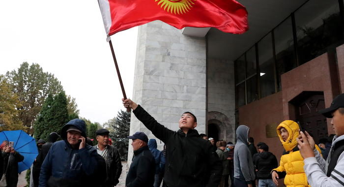 Annullate le elezioni in Kirghizistan