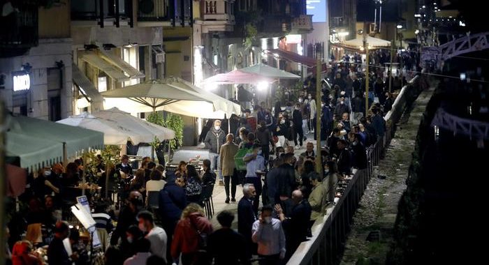 Confcommercio: futuro nero per turismo e ristorazione