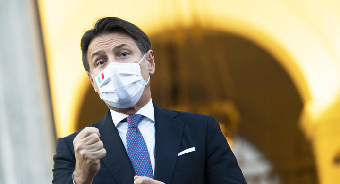 Coronavirus: Conte a Le Monde, non abbassiamo la guardia