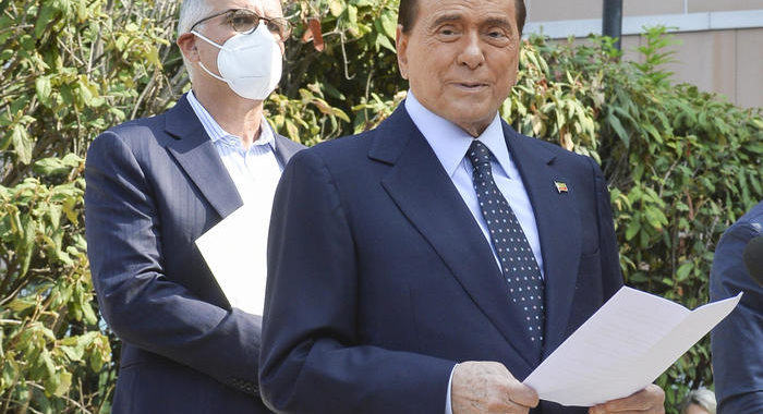 Coronavirus: test negativi,Berlusconi è in convalescenza