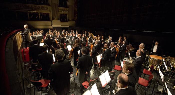 Covid: 6 nuovi casi, orchestra Scala in quarantena