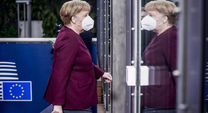 Covid: Merkel, niente summit a Berlino, ridurre contatti