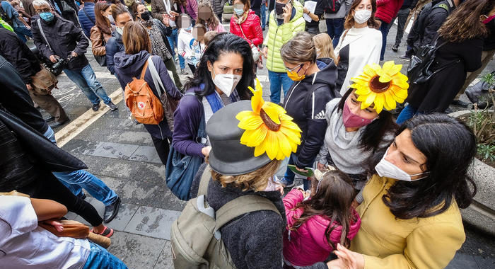 Covid: Napoli; nuova protesta mamme, ridateci la scuola