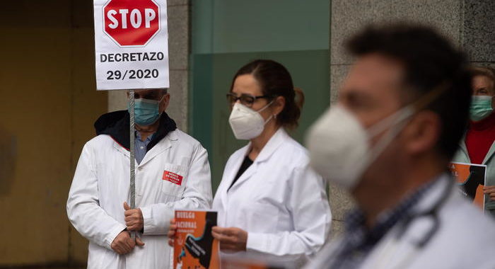 Covid: Spagna, medici in sciopero per 24 ore