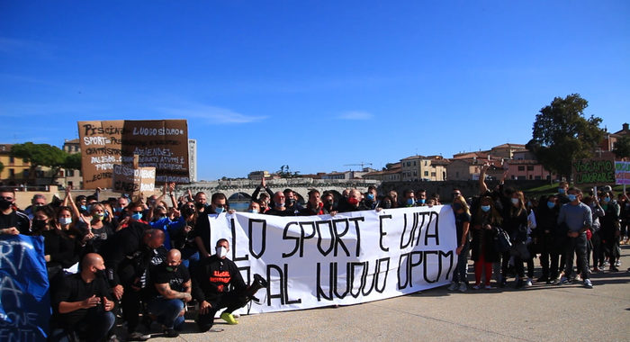 Flash-mob delle palestre a Rimini, ‘fateci lavorare’