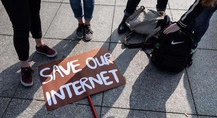 Freedom House, pandemia scusa per ridurre libertà Internet
