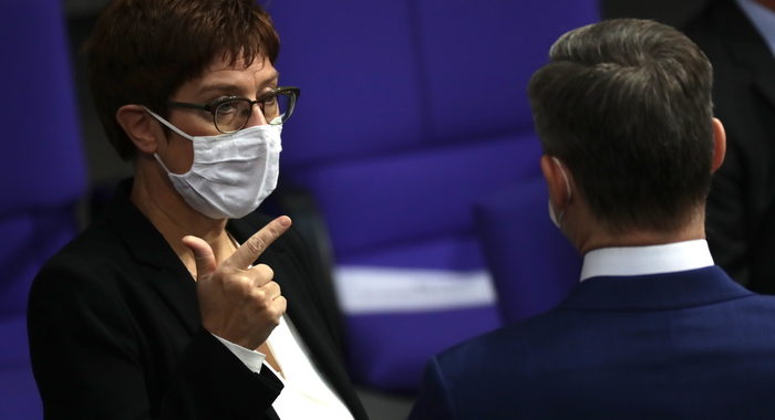 Germania: leader Cdu Karrenbauer vuole rinvio congresso