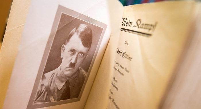 Germania: venduti all’asta per 190ml euro manoscritti Hitler