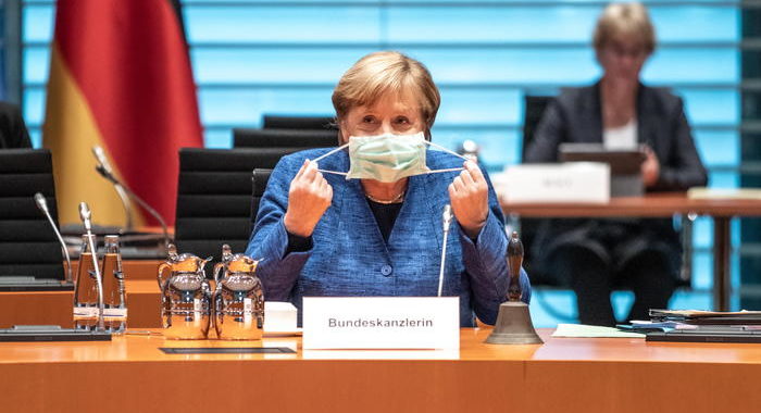Merkel, nuove restrizioni se la situazione non migliora