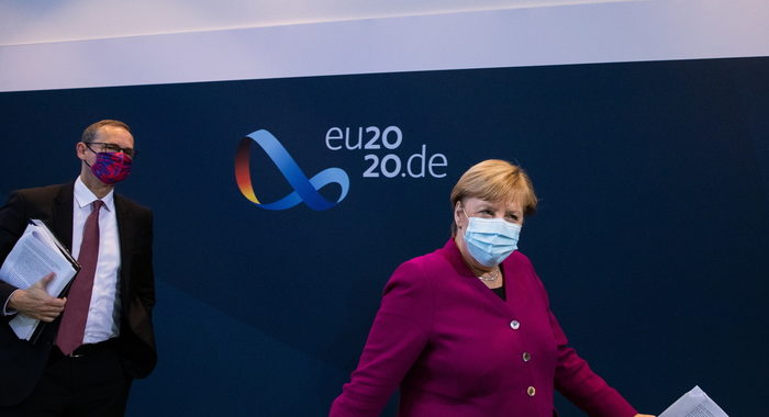 Merkel,nuove restrizioni e aggiornamento tra 10 giorni