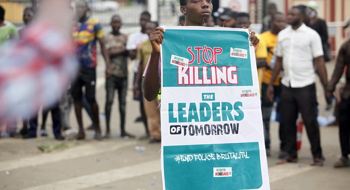 Nigeria: governatore Lagos nega l’uccisione di manifestanti