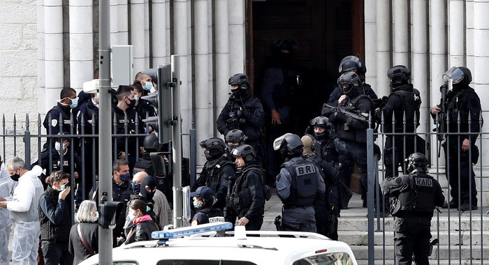 Nizza: Macron, militari antiterrorismo da 3mila a 7mila