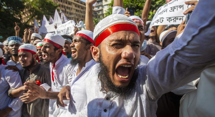 Nuove proteste anti-francesi in Pakistan e Bangladesh
