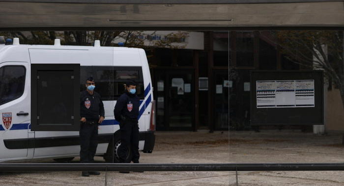 Prof decapitato: Darmanin, in corso vasta operazione polizia