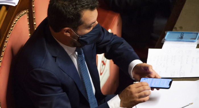 Salvini,Azzolina cancelli concorso anziché attaccare Fontana