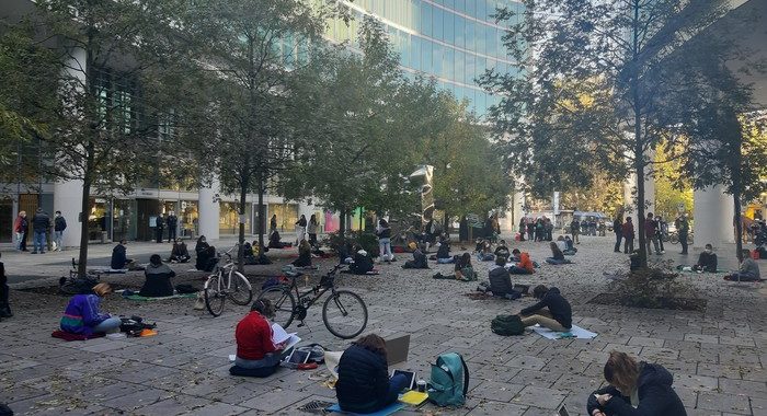 Scuola: protesta studenti Milano, dad sotto sede Regione