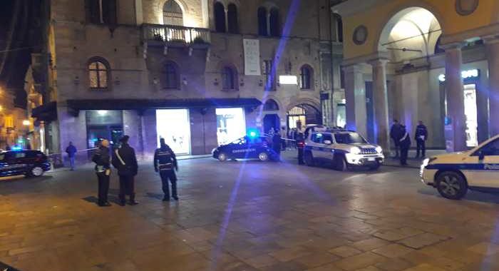 Spari in centro a Reggio Emilia, 3 feriti