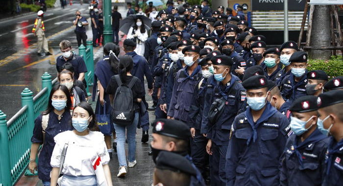 Thailandia: riprende protesta a Bangkok nonostante divieti