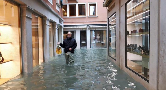 Venezia: Centro maree conferma picco +135 cm sabato mattina