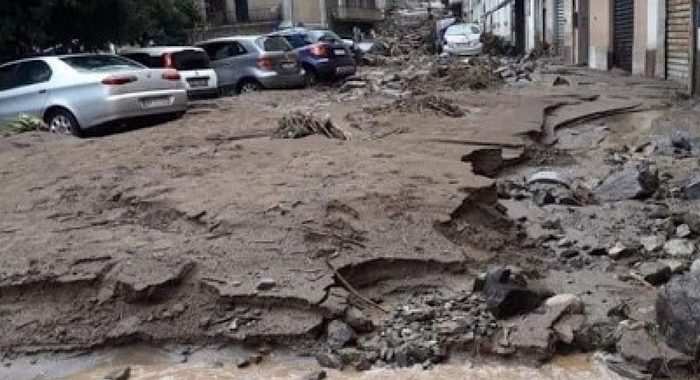 Alluvione Sardegna: a Bitti notte trascorsa a spalare fango