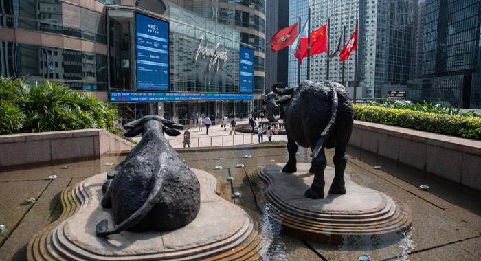 Borsa, positive Shanghai e Hong Kong