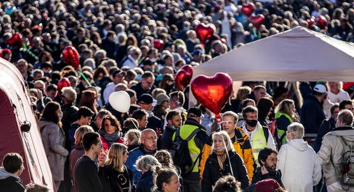 Covid: migliaia persone a Lipsia per protesta anti-lockdown