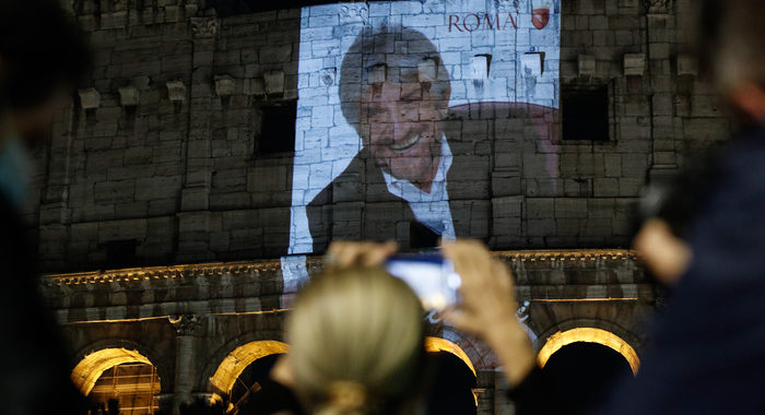 Il Globe Theatre sarà intitolato a Gigi Proietti