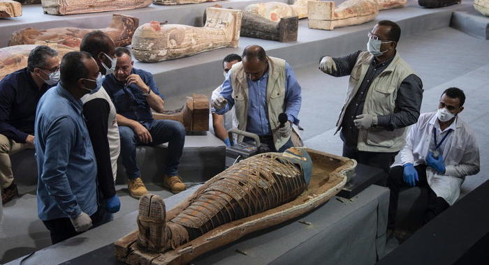 In Egitto scoperti oltre 100 sarcofagi di 2.500 anni fa