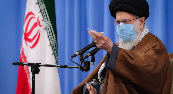 Khamenei, punire i responsabili omicidio scienziato