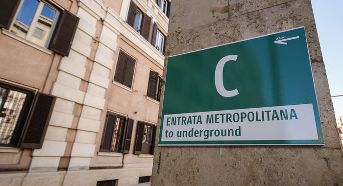 Manca personale, per quasi 5 ore chiusa metro C a Roma