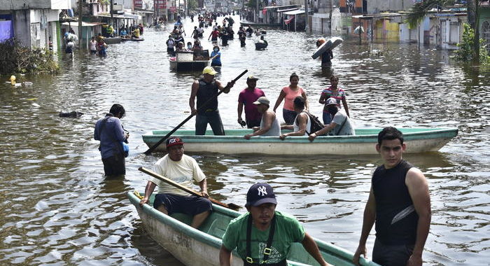 Messico: inondazioni, in Tabasco coccodrilli invadono città