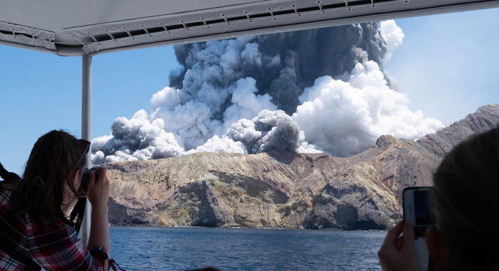 Nuova Zelanda: eruzione vulcano, 13 accusati